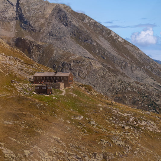 How to reserve a mountain hut (in Europe)?