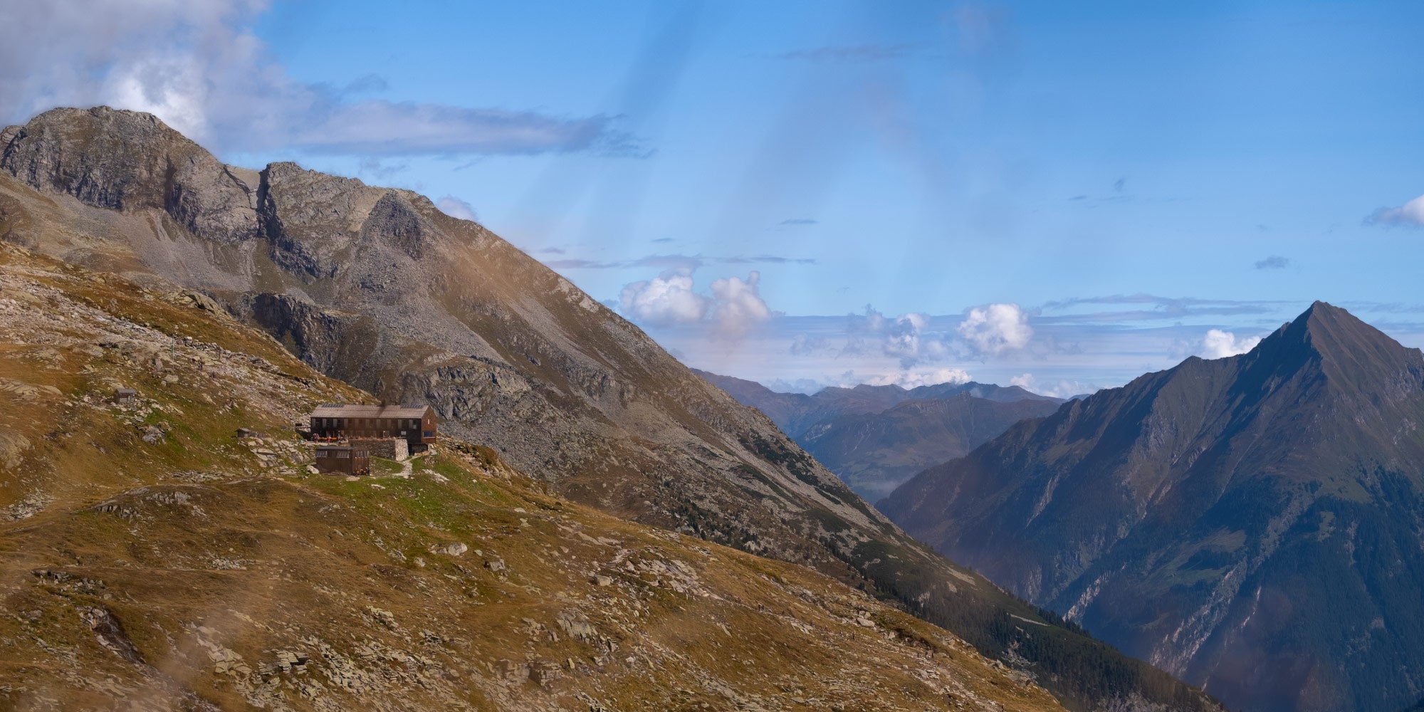 Olpererhütte in the afternoon