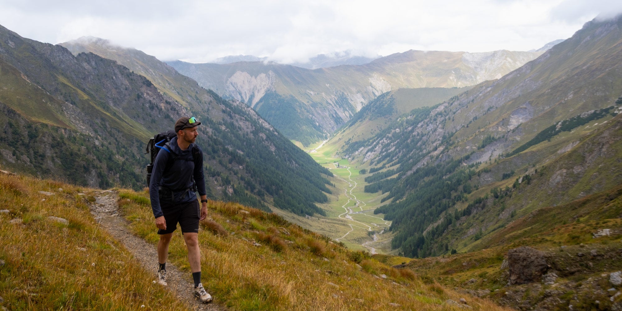 Walking on the Peter Habeler Runde with view over one of the valleys